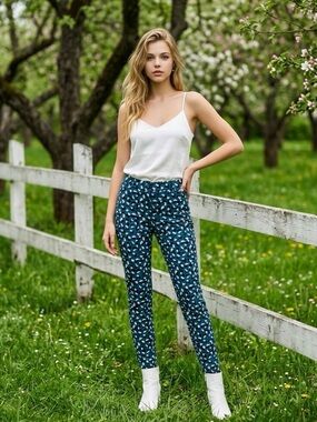 NWT J. Lindeberg Women’s PIA Golf Ankle Pants Moroccan Blue Animal Print Size 26
